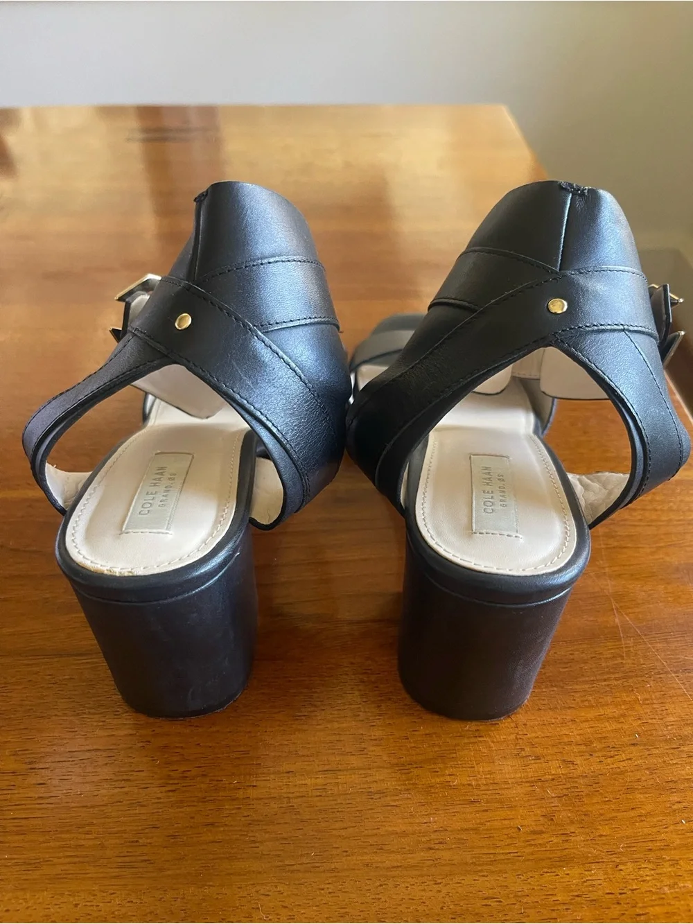 Cole Haan 2.5 inch heel, darling size 6.5, so cute and comfortable!
